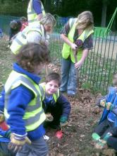 Bulb Planting with Crofton Anne Dale Infants 014